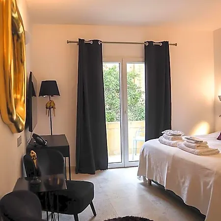 ホテル The White Knight Premium Boutique 5*